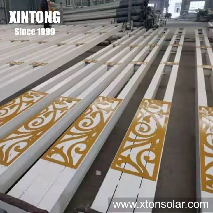 Ступови са античким уличним светлима